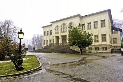 توریست بنای تاریخی عمارت