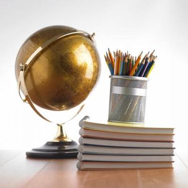 نوشت افزار کره زمین دفتر مدادرنگی