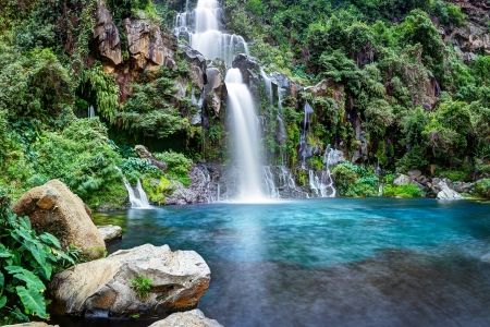 منظره بسیار زیبا طبیعت جنگل دریاچه آبشار