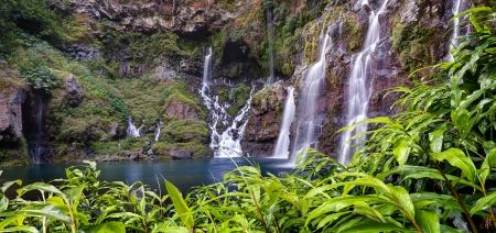 منظره طبیعت آبشار دریاچه جنگل
