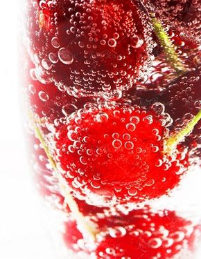 میوه داخل لیوان آب سوپر میوه 