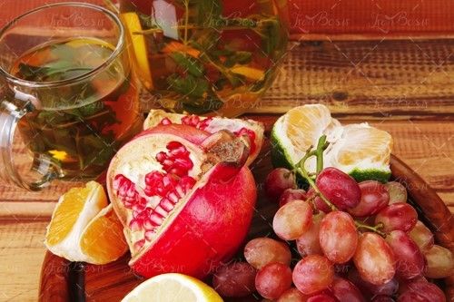 سبد میوه انار انگور نارنگی پرتقال 