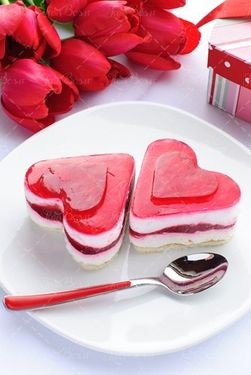 شیرینی خامه ای قلبی شکل 