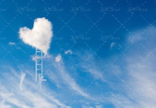 ابر به شکل قلب و نردبام 