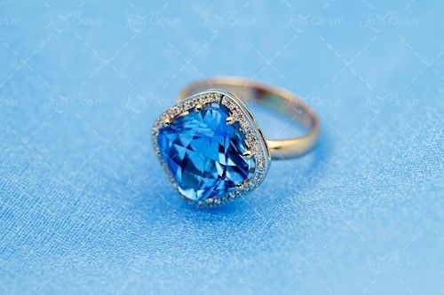 انگشتر با نگین آبی رنگ 