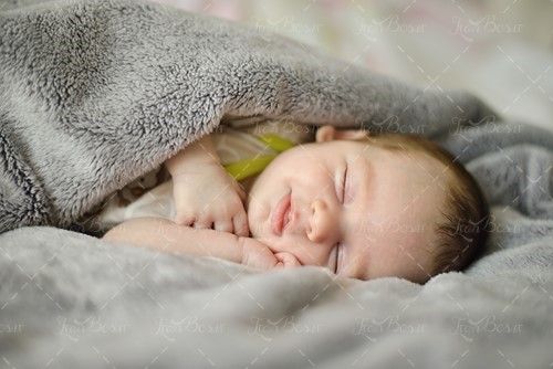 کودک نوزاد بچه خوابیده پتو 