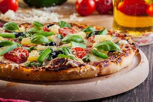 پیتزا گوشت با تزئین سبزیجات 4