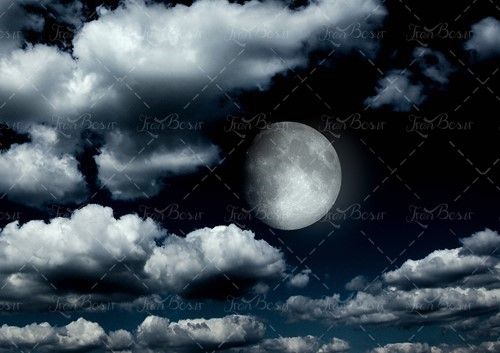 ماه در شب از زمین ابر آسمان تیره 