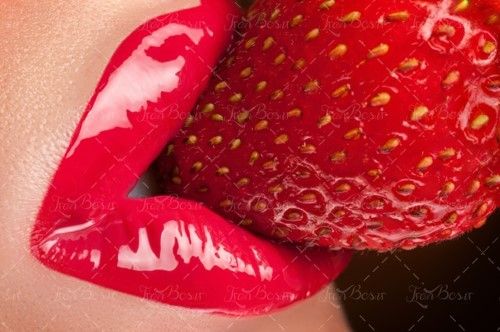 رژلب مایع توت فرنگی لب 