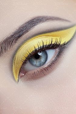 سایه چشم زرد سالن آرایش 