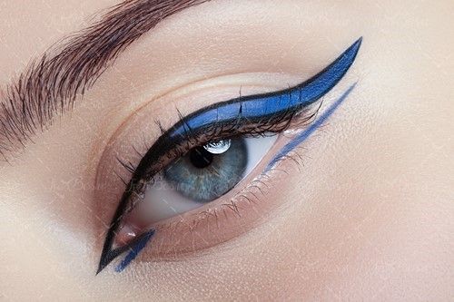 سایه چشم آبی سالن آرایش 
