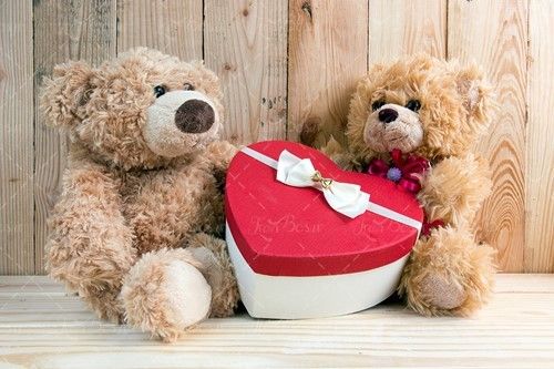 جعبه کادو سفید در قرمز قلبی 