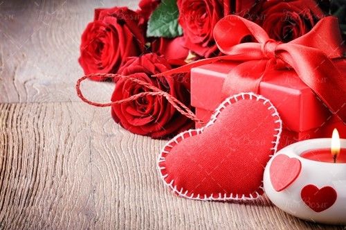 قلب پارچه ای قرمز رنگ گل رز 