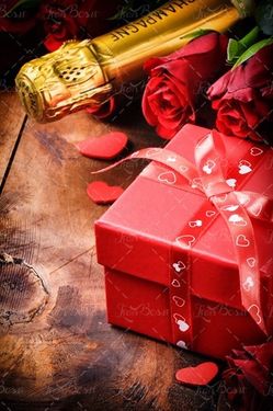 جعبه کادو هدیه گل رز قرمز رنگ 