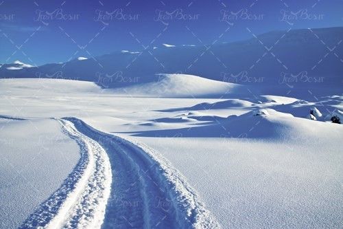 زمستان رد برف رو زمین سفید پوش
