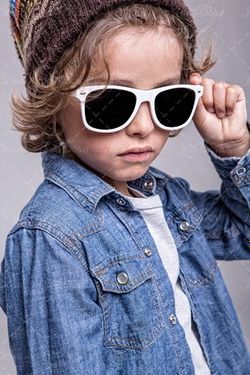 آتلیه عکاسی کودک عینک آفتابی 