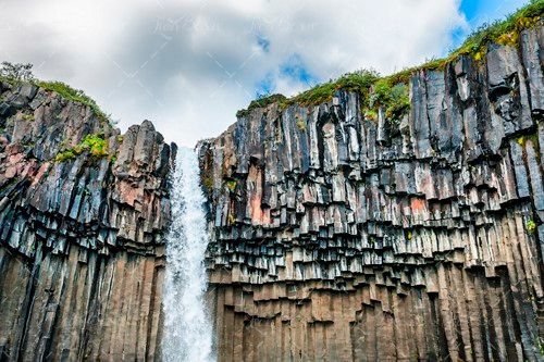 آسمان ابری آبشار بلند 
