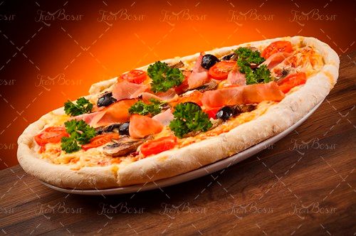 فست فود پیتزا با تزئین زیتون پروده 
