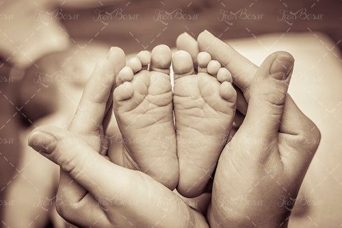 باهای جفت شده بچه نوزاد کودک 