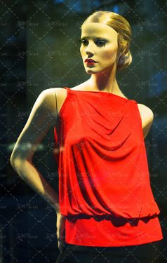 مانکن مدل زنانه لباس قرمز زنانه 