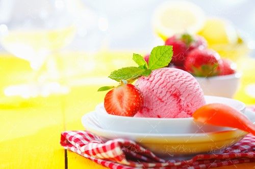 بستنی توت فرنگی بستنی میوه ای 