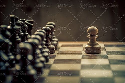 سرباز سفید تک مهره شطرنج 