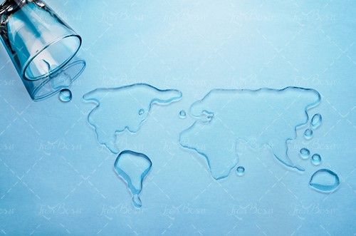 لیوان آب ،آب روی زمین آب مایع حیات 