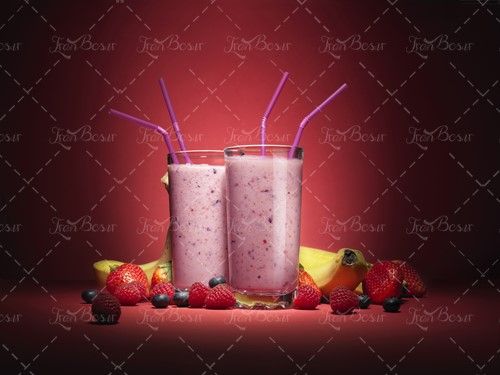 بستنی گلاسه موز توت فرنگی 