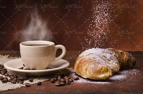 شیرینی فنجان قهوه دانه های قهوه 