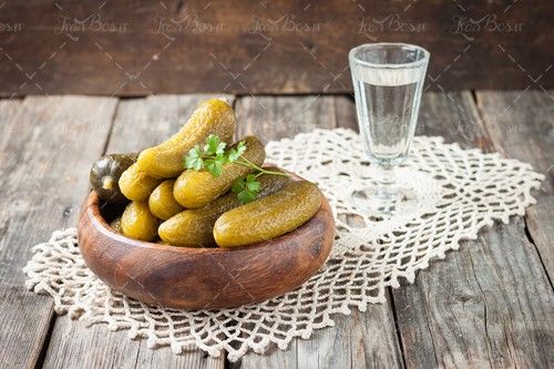 کاسه چوبی خیارشور لیوان ترشیجات
