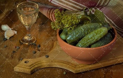 سیر مواد اولیه خیار شور ترشیجات 