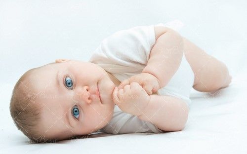 بچه چشم آبی کودک نوزاد خردسال