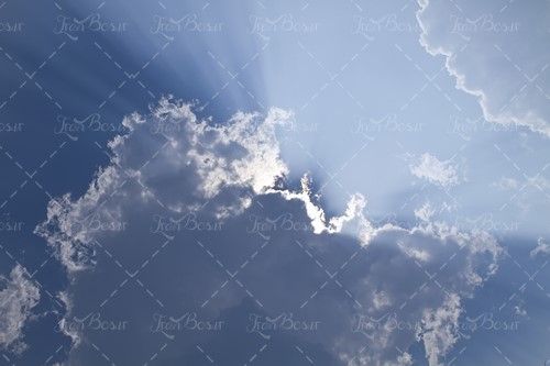 ابر تیره اسمان تیره ابری آفتاب پشت ابر