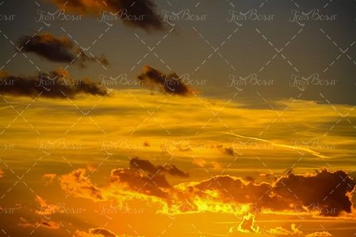 چشم انداز آسمان زرد آسمان تیره 