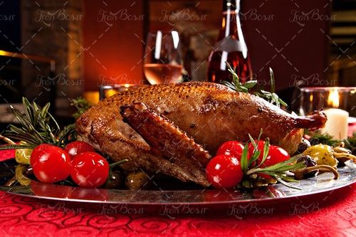 رستوران مرغ بریان با تزئین گوجه گیلاسی