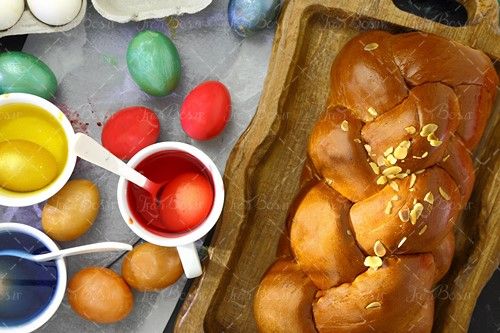 رنگ زرد قرمز و آبی تخم مرغ رنگی 