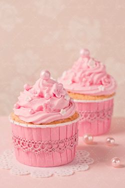 کیک شیرینی خامه ای صورتی1 