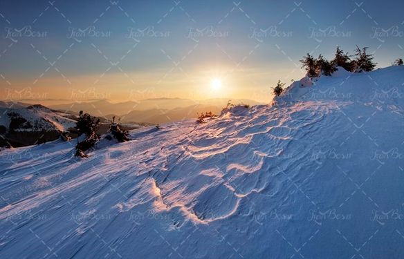 قله کوه زمستان برف طلوع خورشید