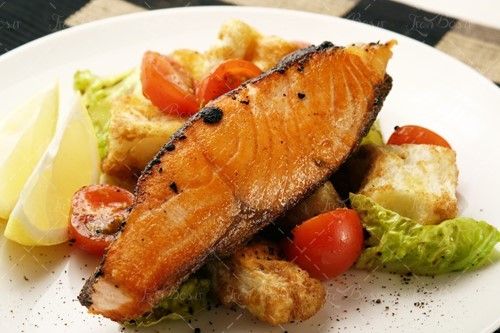 ماهی سرخ شده گوشت ماهی 