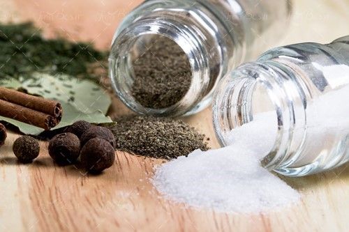 ادویه جات نمک چوب دارچین 