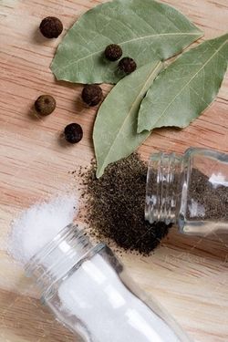 عطاری فلفل سیاه ادویه  نمک 