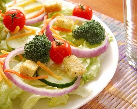 سالاد سبزیجات گوجه گیلاسی 