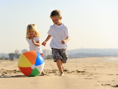ساحل بازی بازی پسر دختر بچه سرگرمی