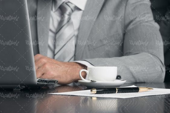 قرار داد معامله امضاء کردن قرار داد
