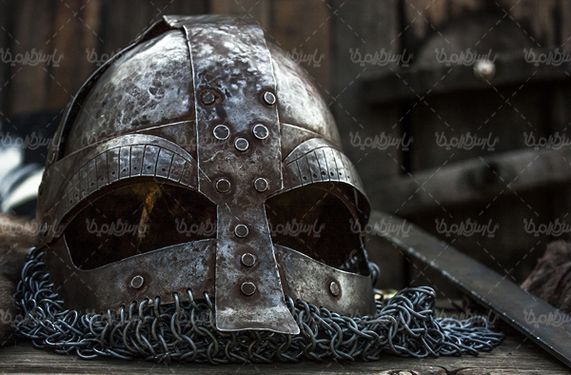 شمشیر موزه جنگ افزار قدیمی کلاه خود