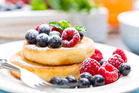 پیراشکی تمشک بلوبری صبحانه عصرانه