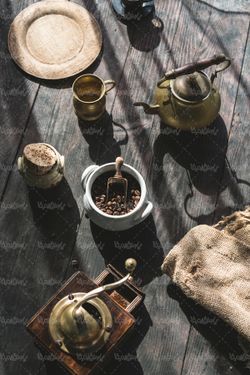 دانه های قهوه فنجان قهوه کافی شاپ