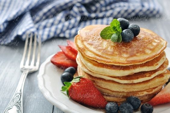 پنکیک صبحانه عصرانه عسل صبحانه کامل