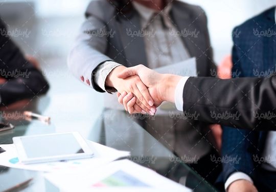 دعوت به همکاری دست دادن روابط کاری