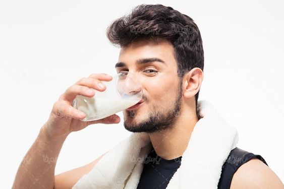 شیر لبنیات لیوان شیر مرد جوان